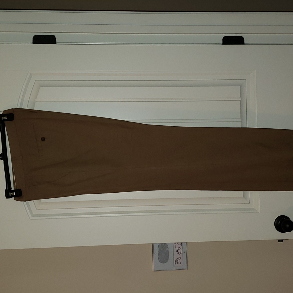 Like New Banana Republic Khaki Trouser Size 12